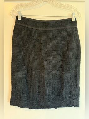 White House Black Market Black Textured Pencil Skirt (Size 2)